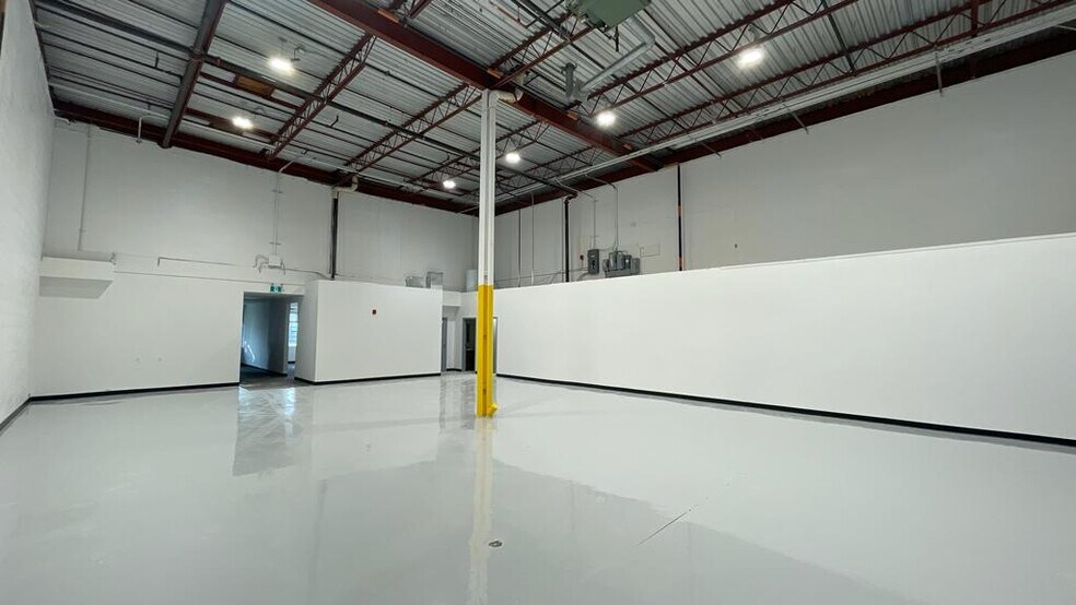 More Photos Of 115 Rue de Vaudreuil, Boucherville Flex For Lease