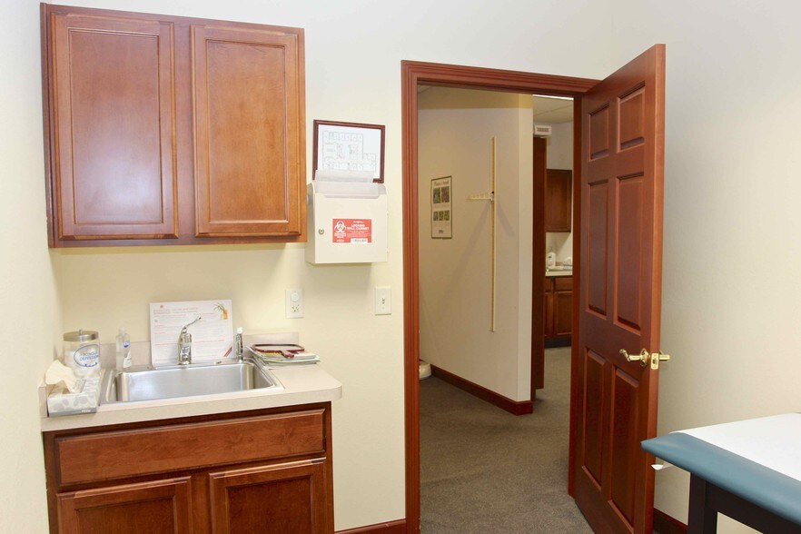 More Photos Of 5923 Renaissance Pl, Toledo Office For Lease