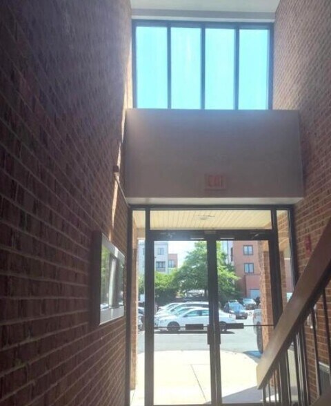 More Photos Of 50 S Pickett St, Alexandria Medical For Sale