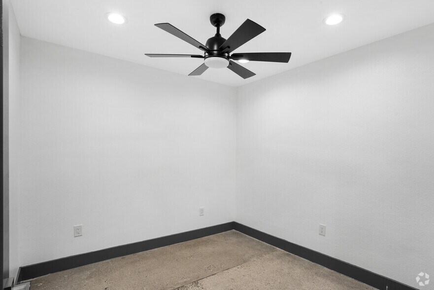 More Photos Of 2862 Walnut Ave, Tustin Flex For Lease