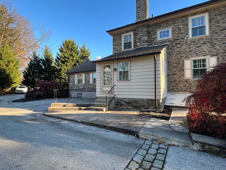 More Photos Of 98 Darby Rd, Paoli Office Residential For Lease