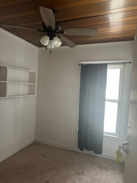 More Photos Of 322 Augusta Ave, Dekalb Dormitory For Sale