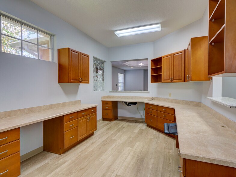 More Photos Of 733 S Goldenrod Rd, Orlando Medical For Lease