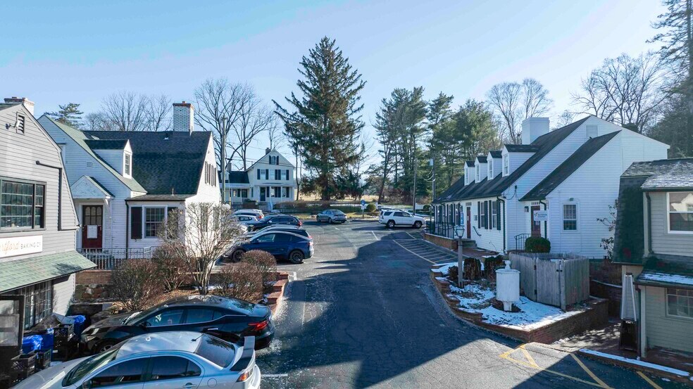 More Photos Of 1-3 Brick Walk Ln, Farmington Unknown For Lease