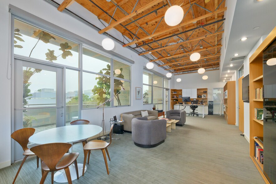 More Photos Of 619 Arizona Ave, Santa Monica Office Residential For Lease