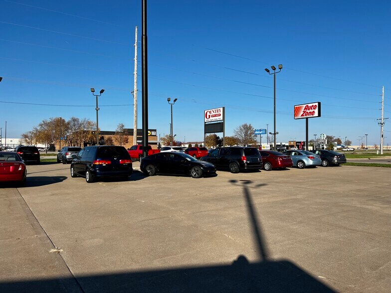 More Photos Of 1719 E Jackson St, Macomb Auto Dealership For Sale