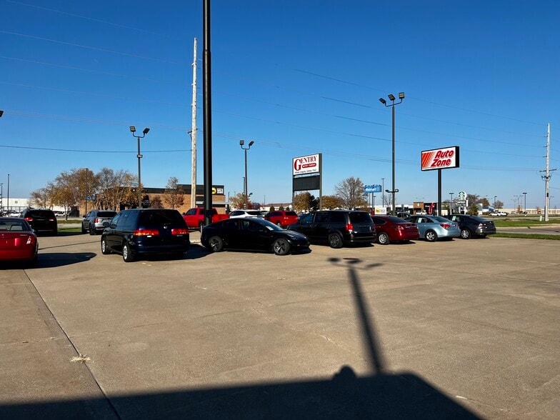 More Photos Of 1719 E Jackson St, Macomb Auto Dealership For Sale