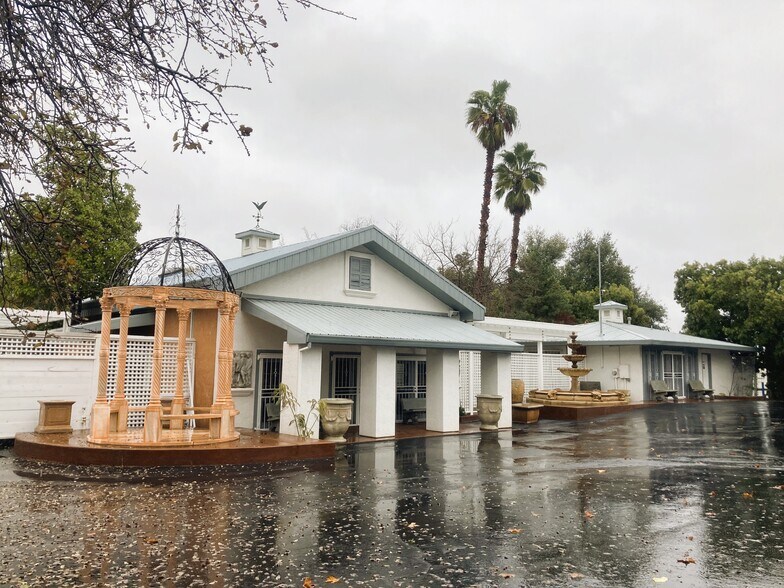 Primary Photo Of 870 Hartnell Ave, Redding Garden Center For Sale