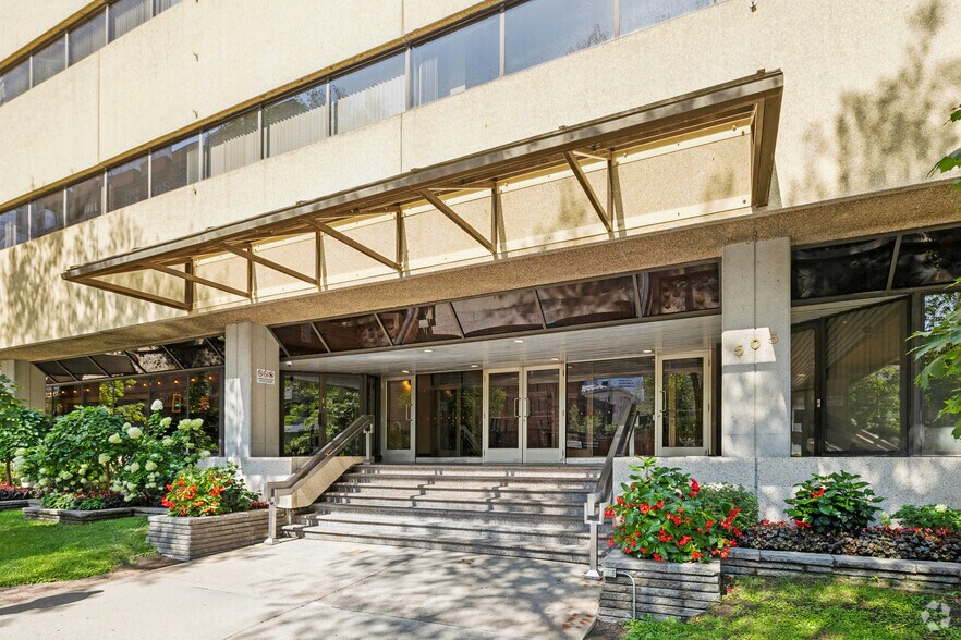 More Photos Of 505 De Maisonneuve Boul O, Montréal Office For Lease