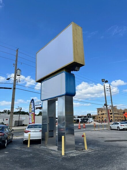 More Photos Of 3450 W Colonial Dr, Orlando Auto Dealership For Sale