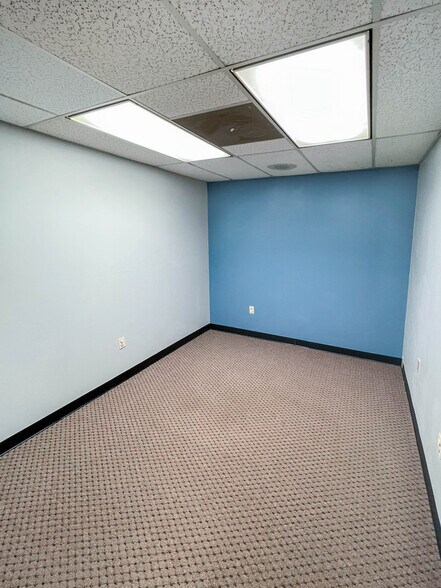 More Photos Of 496 Old Route 66, Saint Robert Office For Lease