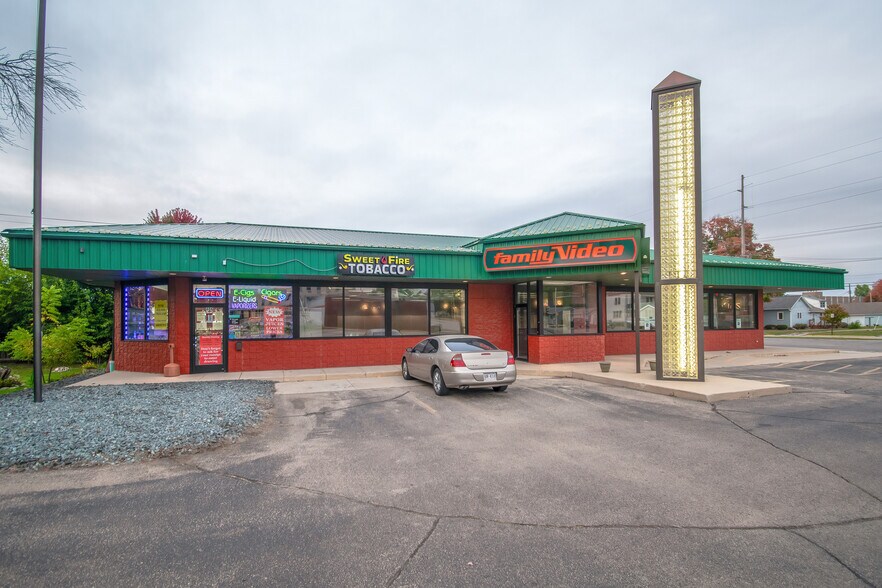 More Photos Of 606 W Main St, Waupun General Retail For Lease