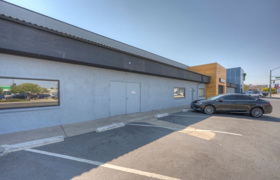 More Photos Of 3000-3090 Mill St, Reno Unknown For Lease