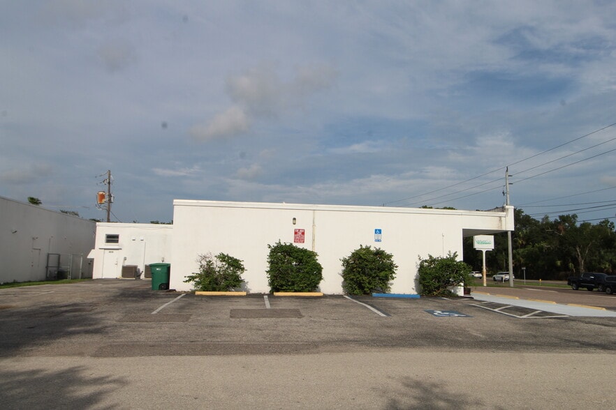 More Photos Of 4609 Bee Ridge Rd, Sarasota Medical For Sale
