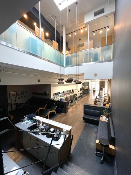 More Photos Of 269 Queen St W, Toronto Storefront Retail Residential For Lease
