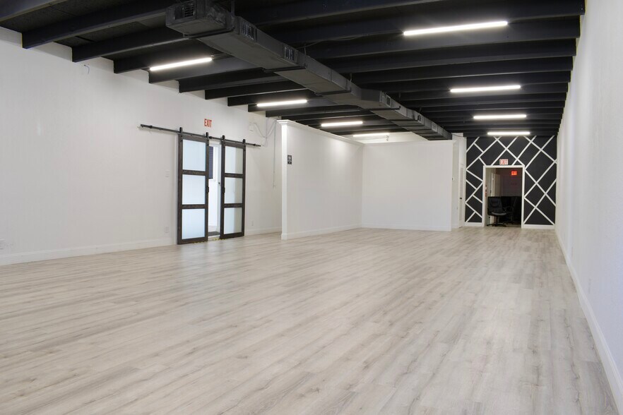 More Photos Of 212 Main St, Auburndale Flex For Sale