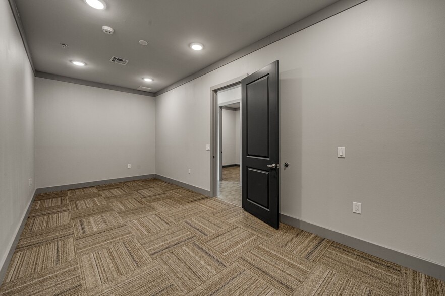 More Photos Of 1312 W Exchange Pky, Allen Medical For Lease