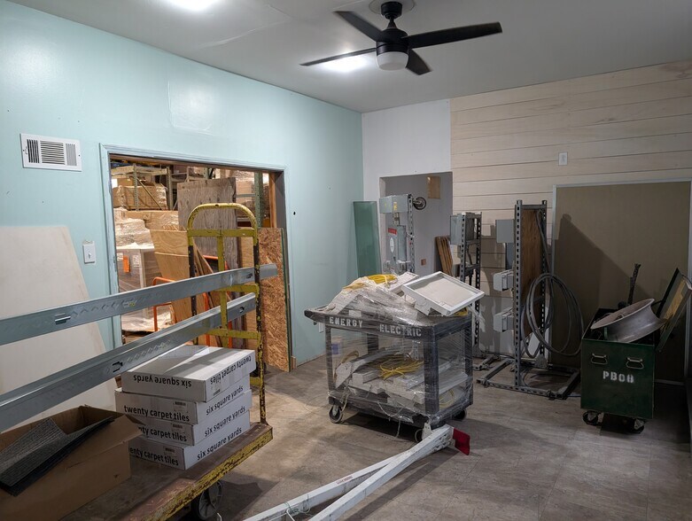 More Photos Of 237 River Rd, Uxbridge Warehouse For Lease