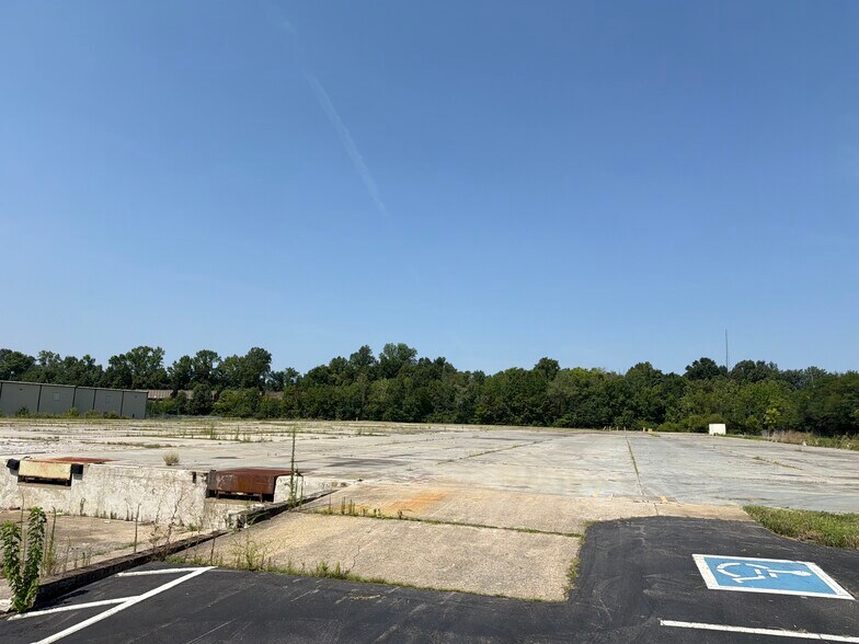 More Photos Of 835 Bill Jones Industrial Dr, Springfield Land For Sale