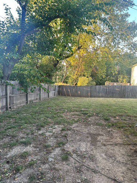 More Photos Of 1844 Benton Blvd, Kansas City Specialty For Lease