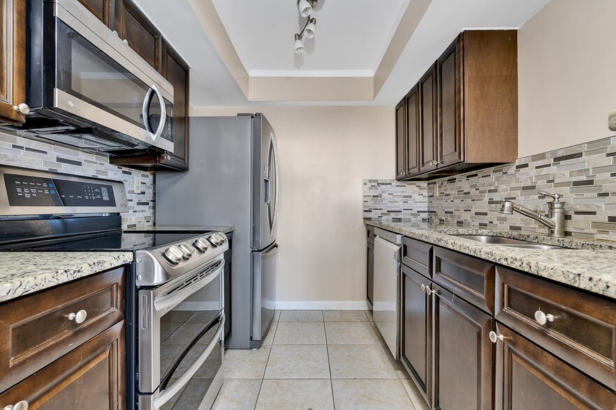 More Photos Of 223 Dolphin Pt, Clearwater Apartments For Sale