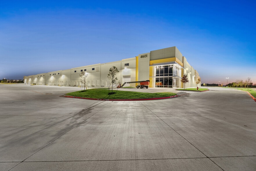 More Photos Of Western Blvd, Denton Unknown For Lease