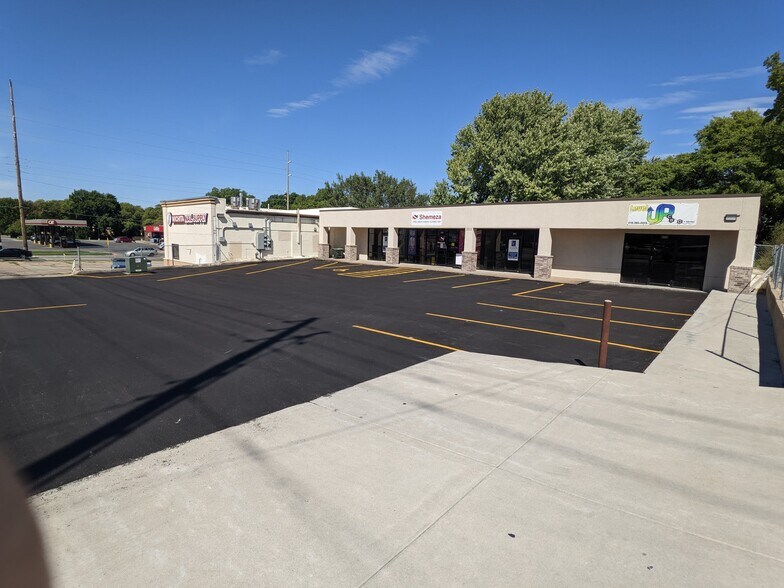 More Photos Of 3212 E Pawnee St, Wichita Storefront For Lease