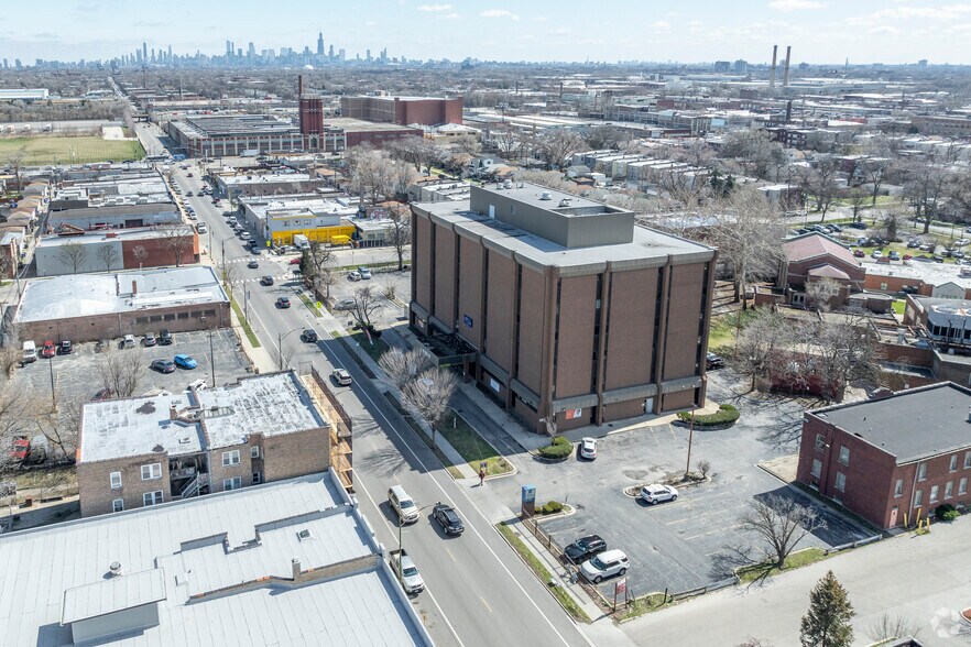 More Photos Of 4909 W Division St, Chicago Medical For Sale