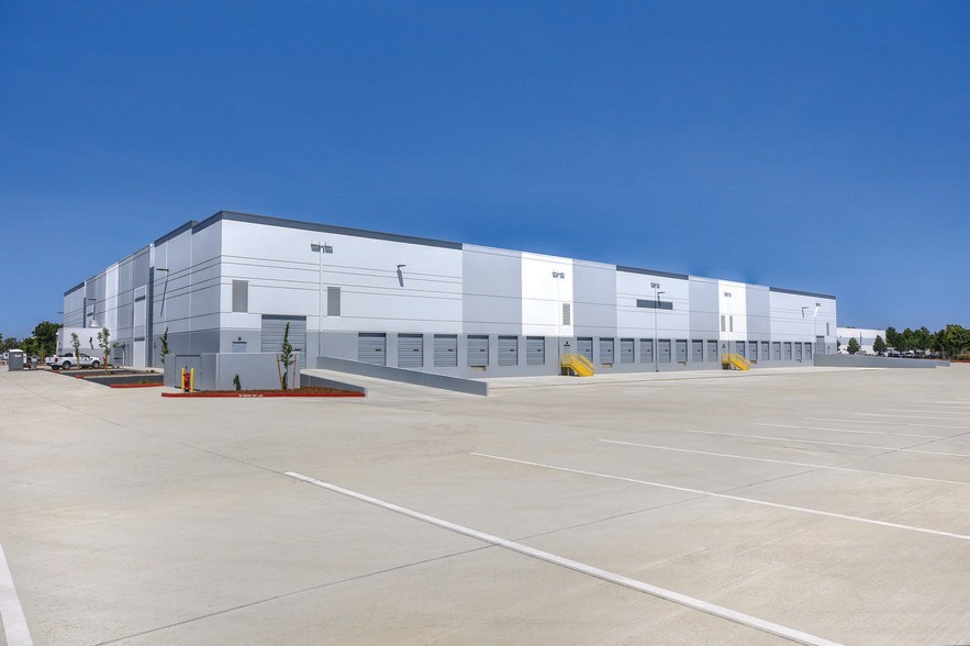 More Photos Of 2975 Ramco St, West Sacramento Distribution For Lease
