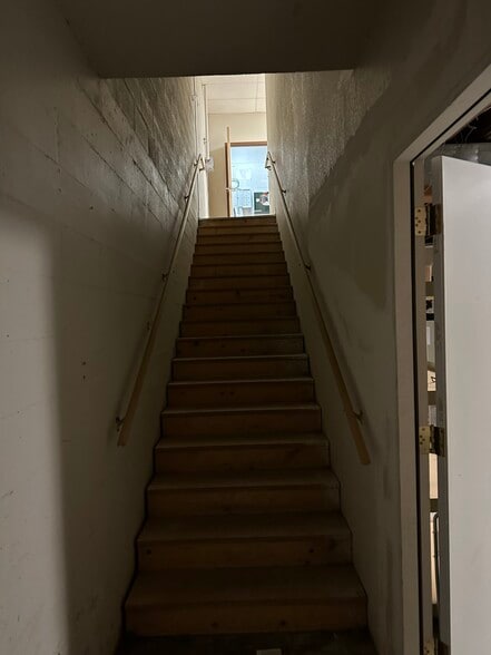 More Photos Of 1640-1670 North Ave, Grand Junction Veterinarian Kennel For Sale