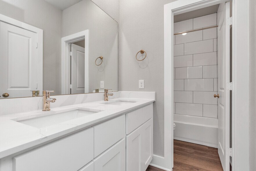 More Photos Of 10211 Alpine Lake Ln, Rosharon Apartments For Sale