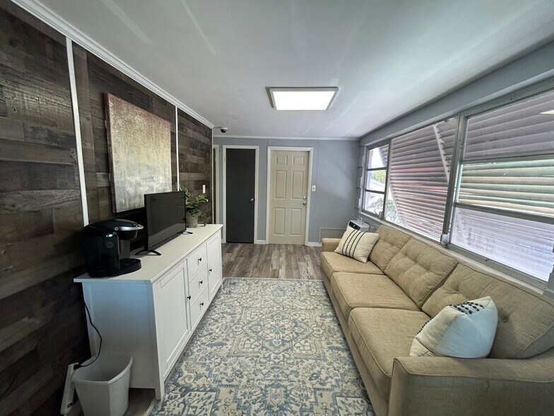 More Photos Of 6703 Massachusetts Ave, New Port Richey Showroom For Sale