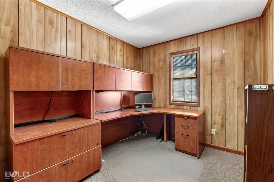 More Photos Of 523 Oxford Rd, Mansfield Office For Sale