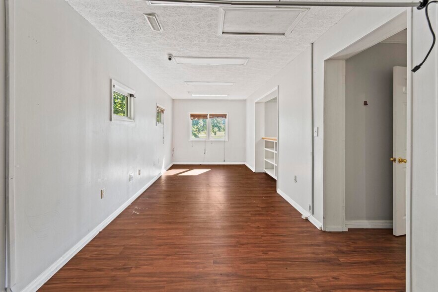 More Photos Of 78 Ash St, Calvert City Office For Sale