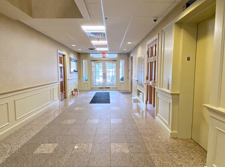 More Photos Of 8 Cedar St, Woburn Medical For Lease