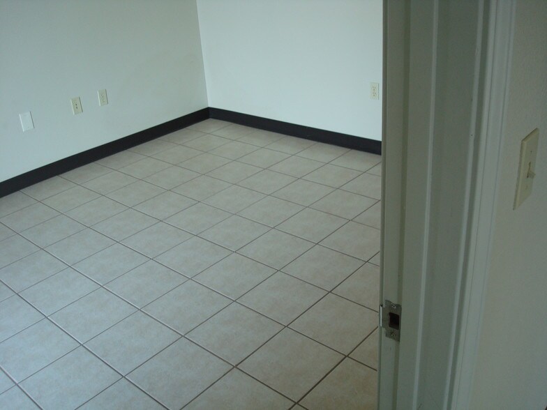More Photos Of 11601 Pellicano Dr, El Paso Unknown For Lease