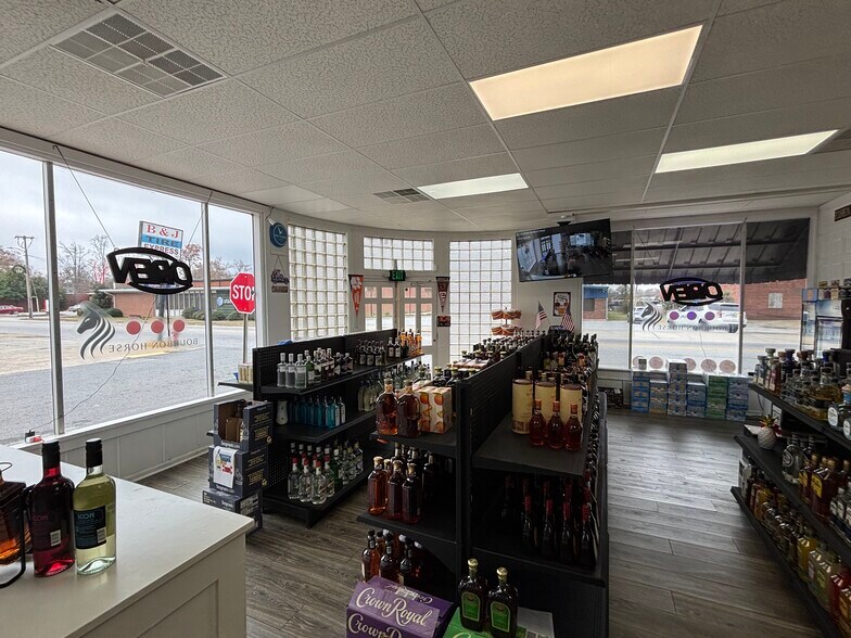 More Photos Of 129-131 S Broad St, Clinton Storefront Retail Office For Sale