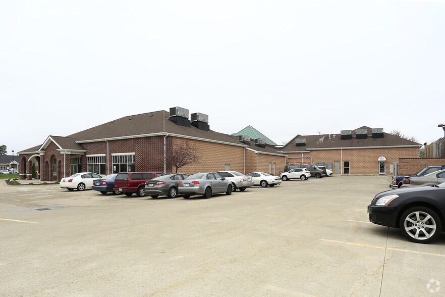 More Photos Of 16750 Pearl Rd, Strongsville Unknown For Lease