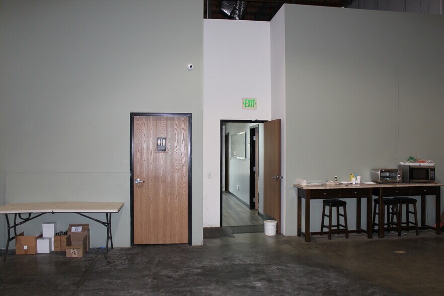 More Photos Of 7133 Telegraph Rd, Montebello Warehouse For Lease