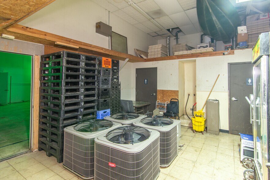 More Photos Of 1115 Genesee ave, Saginaw General Retail For Sale