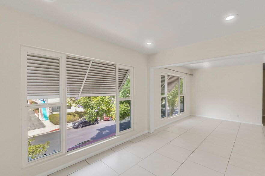 More Photos Of 900 N Orange Grove Ave, West Hollywood Apartments For Sale