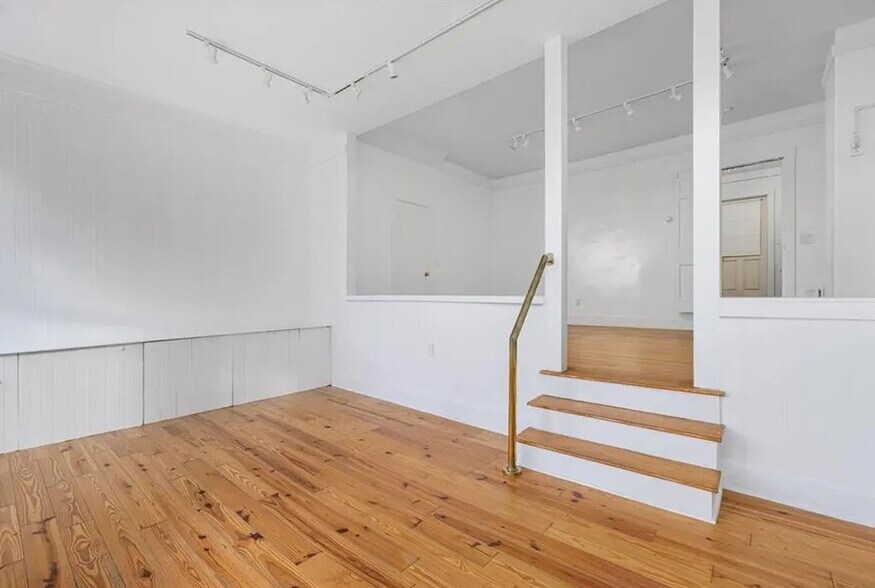 More Photos Of 138 Spring St, Newport General Retail For Sale