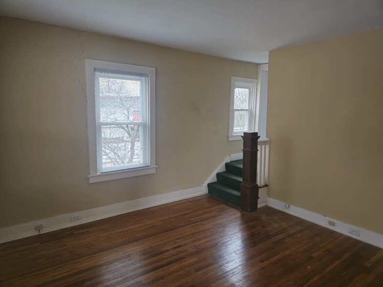 More Photos Of 2311 S Big Bend Blvd, Maplewood Office For Lease