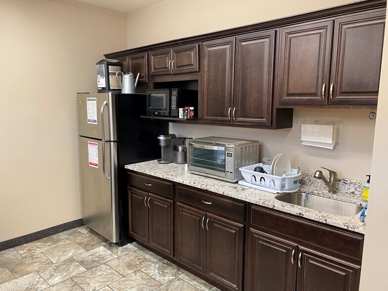 More Photos Of 11149-11157 N Zealand Ave, Champlin Office For Lease