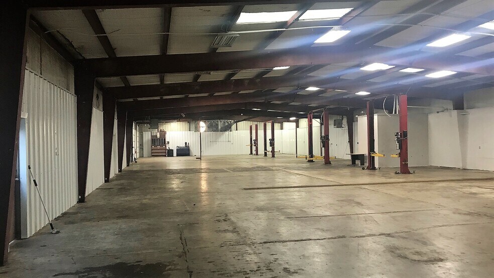 More Photos Of 1703 E Whaley St, Longview Warehouse For Lease