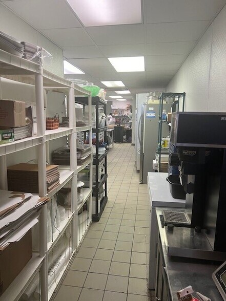 More Photos Of 105 McCreary St, Fort Branch Storefront Retail Office For Lease