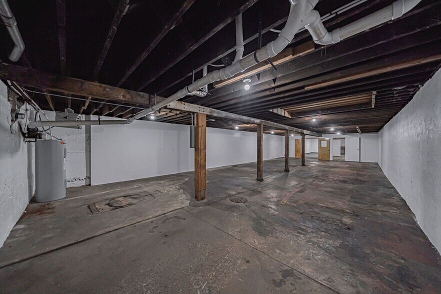 More Photos Of 27 NW Main St, Blackfoot Storefront Retail Office For Sale