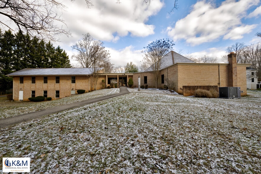 More Photos Of 5610 Inverchapel Rd, Springfield Specialty For Sale