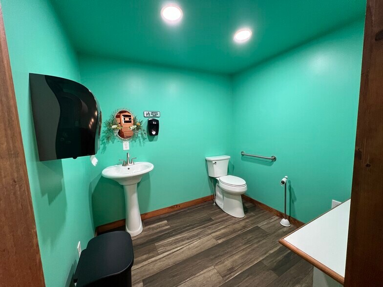 More Photos Of 213 Missouri St., Franklin Garden Center For Sale