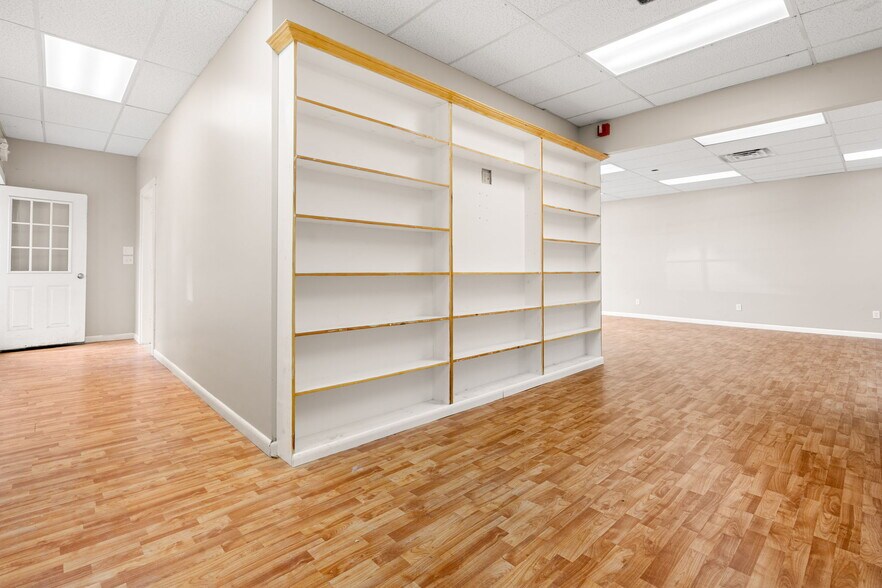 More Photos Of 15 Church St, Merrimac Storefront Retail Office For Lease